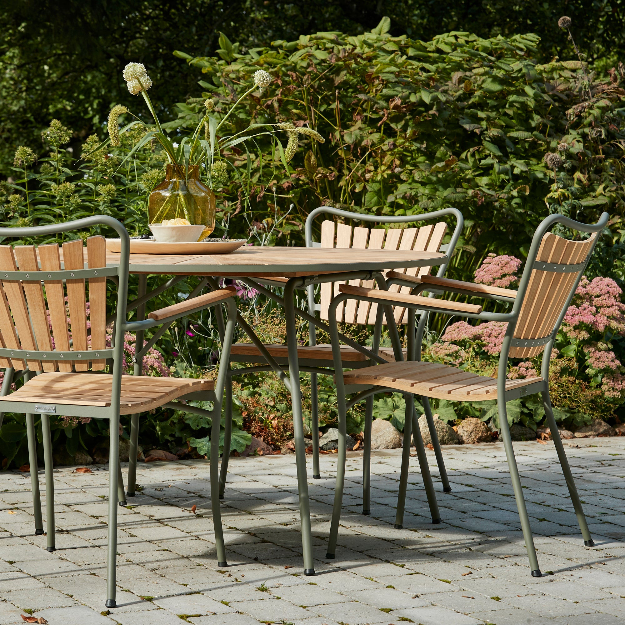 Marguerit Tisch Ø 120 & 4 Stühle
