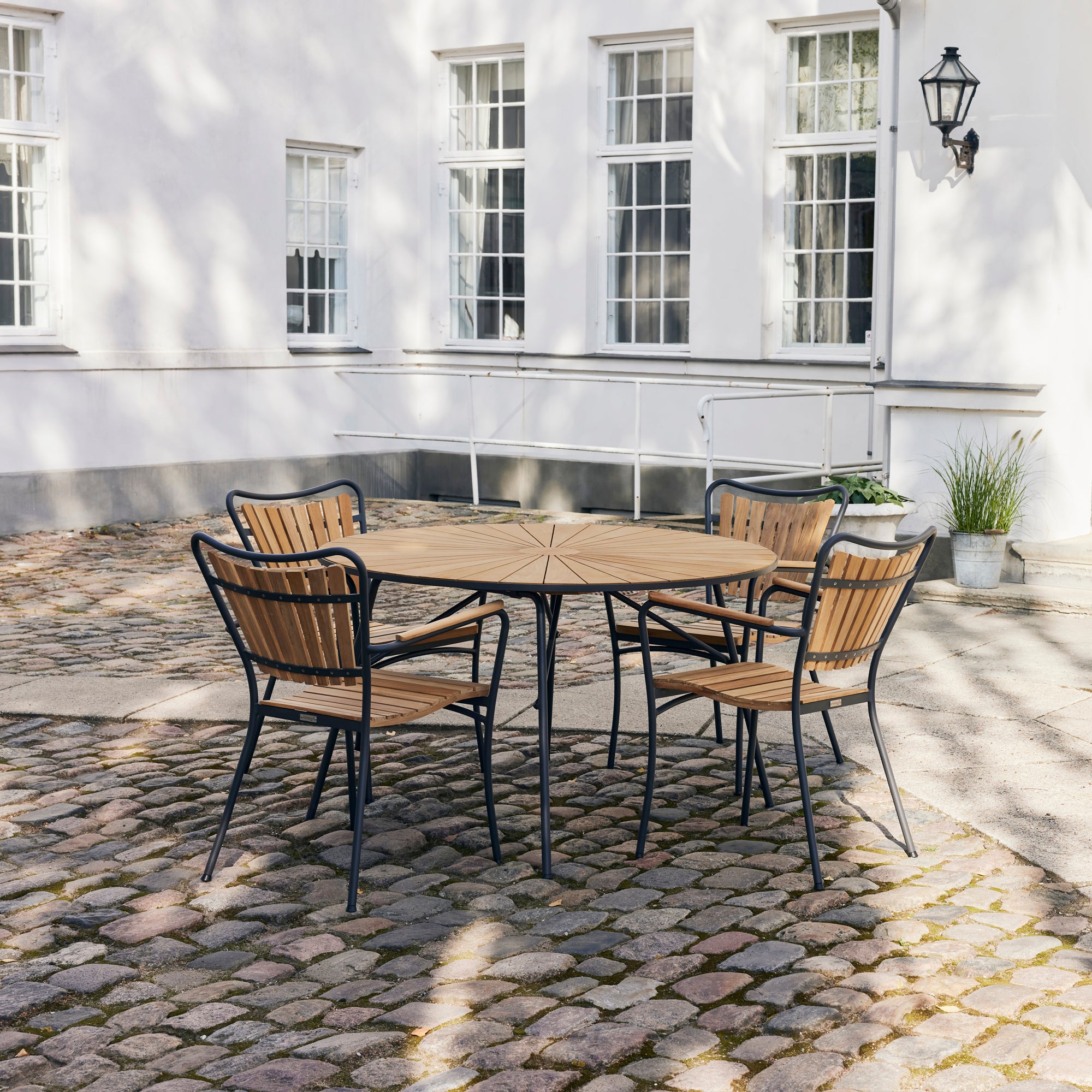Marguerit Tisch Ø 120 & 4 Stühle