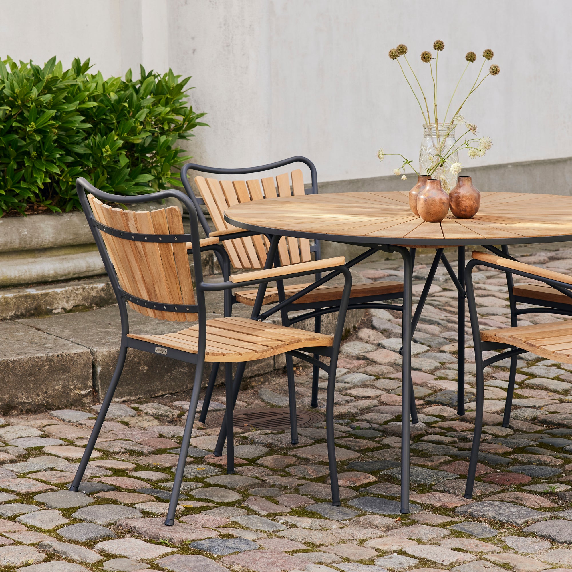Marguerit Tisch Ø 120 & 4 Stühle