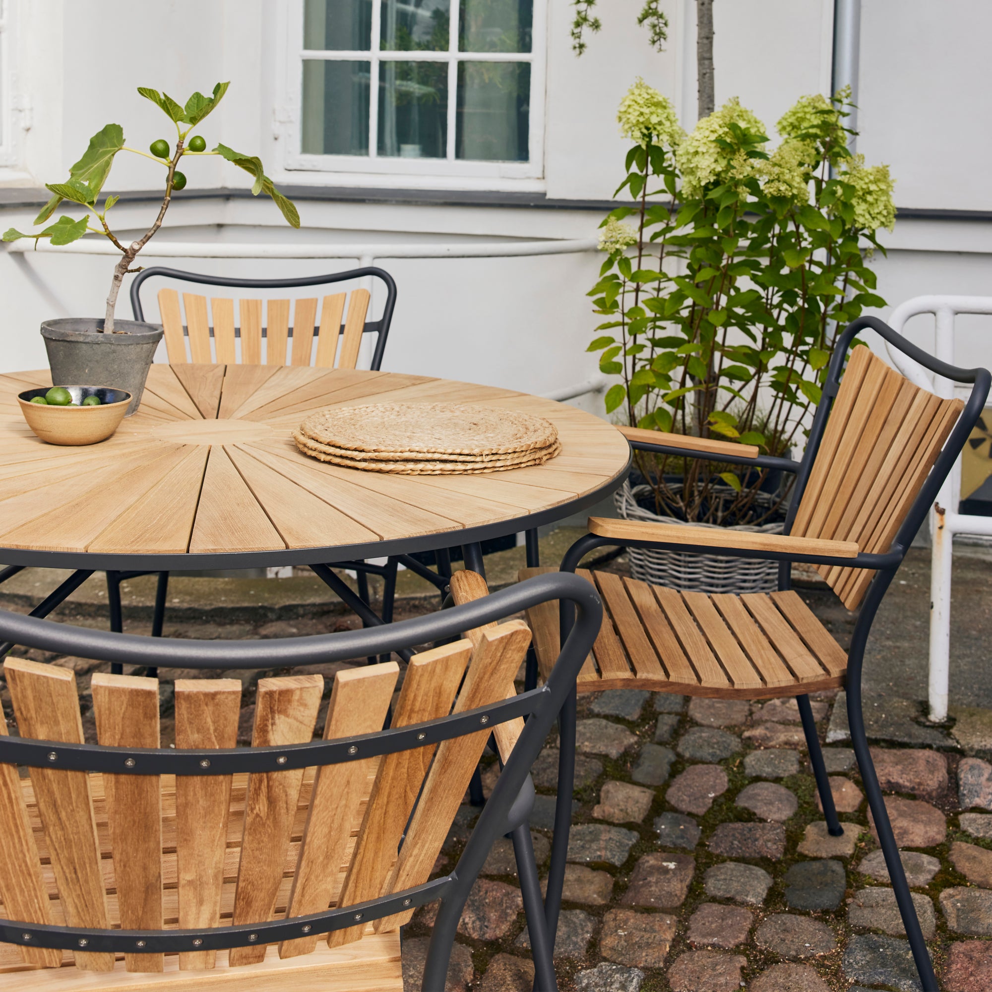 Marguerit Tisch Ø 120 & 4 Stühle