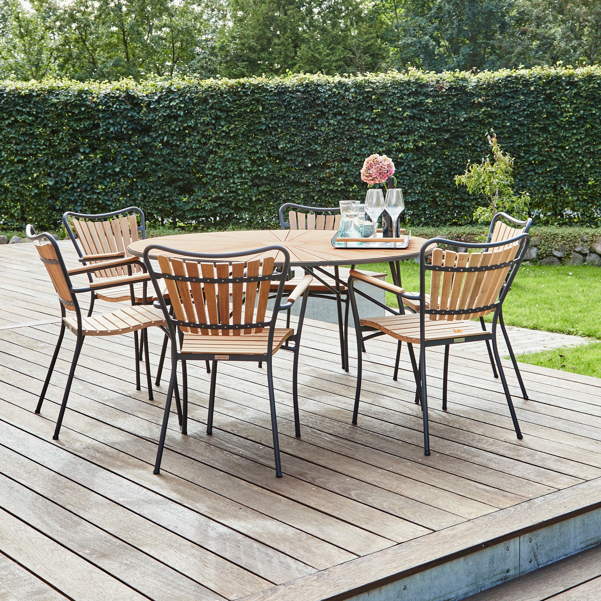 Marguerit Tisch Ø 140 & 6 Stühle