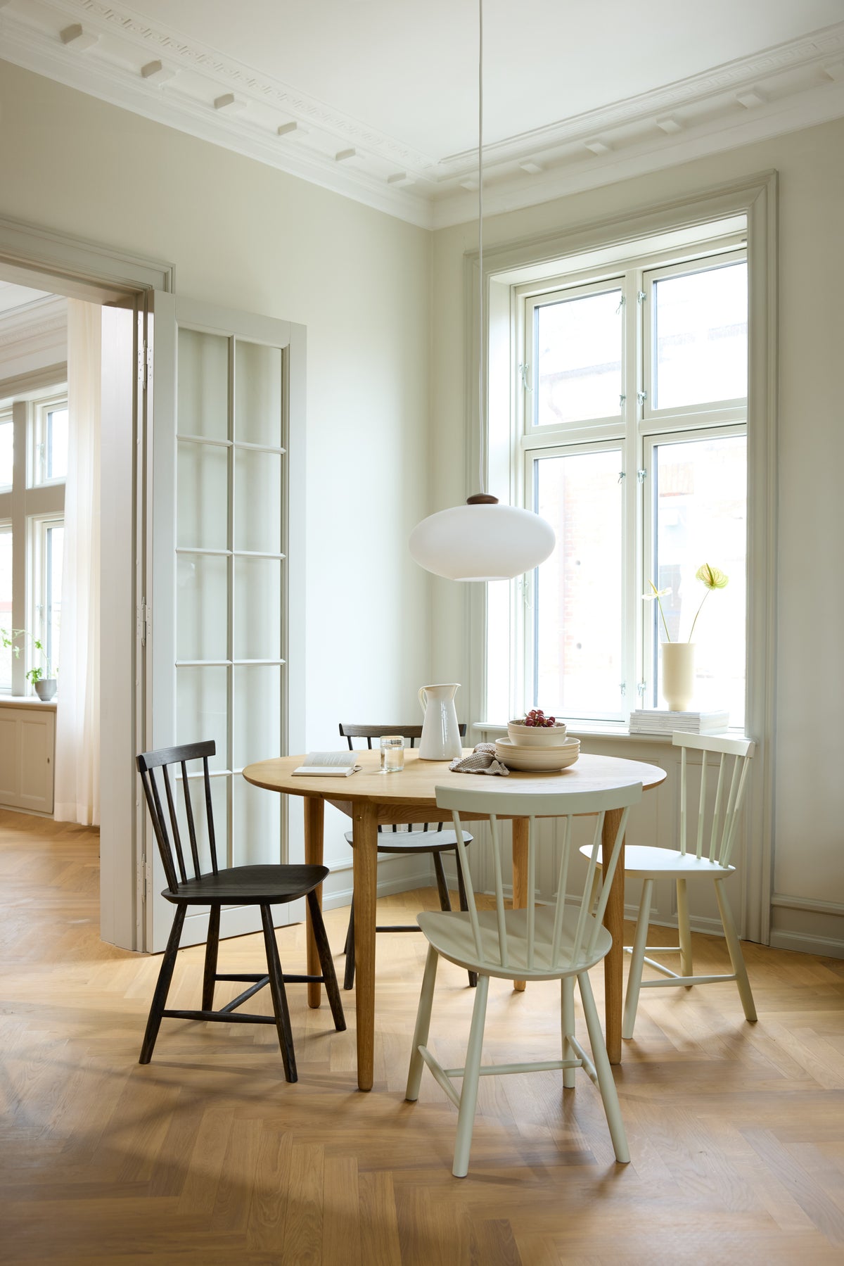 J46 - Stuhl - Eiche - Rauchfarben - Lifestyle 1