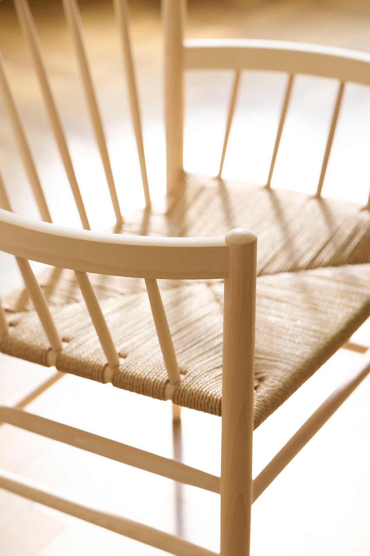 J81 - Stuhl - Eiche - Lackiert - Lifestyle 3