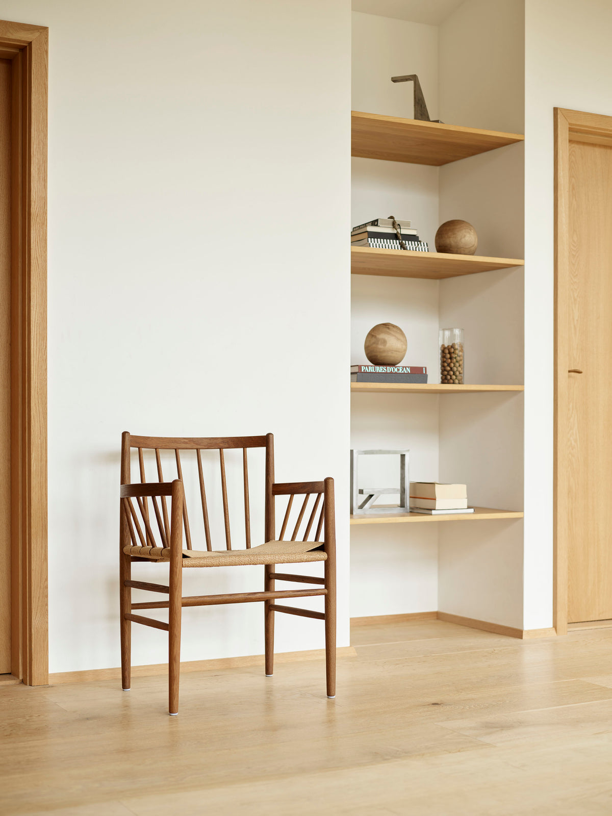 J82 - Loungestol - Røget eg - Lifestyle 1
