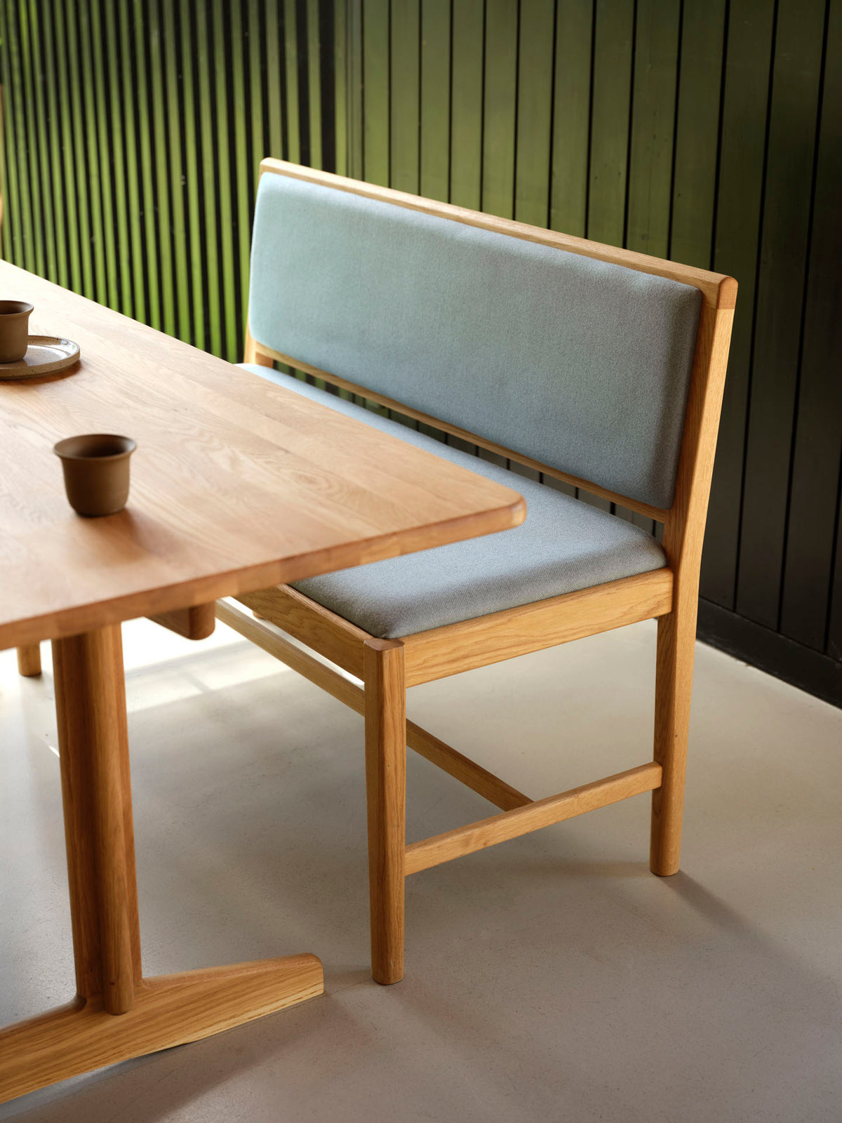 J176 Sønderborg - Bænk - Eg - Ploegwool - Blue - Lifestyle 1