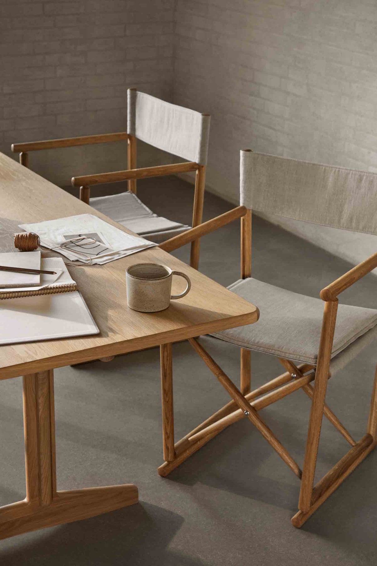 J138 - Klappstuhl - Eiche - Leinen - Beige - Lifestyle 1