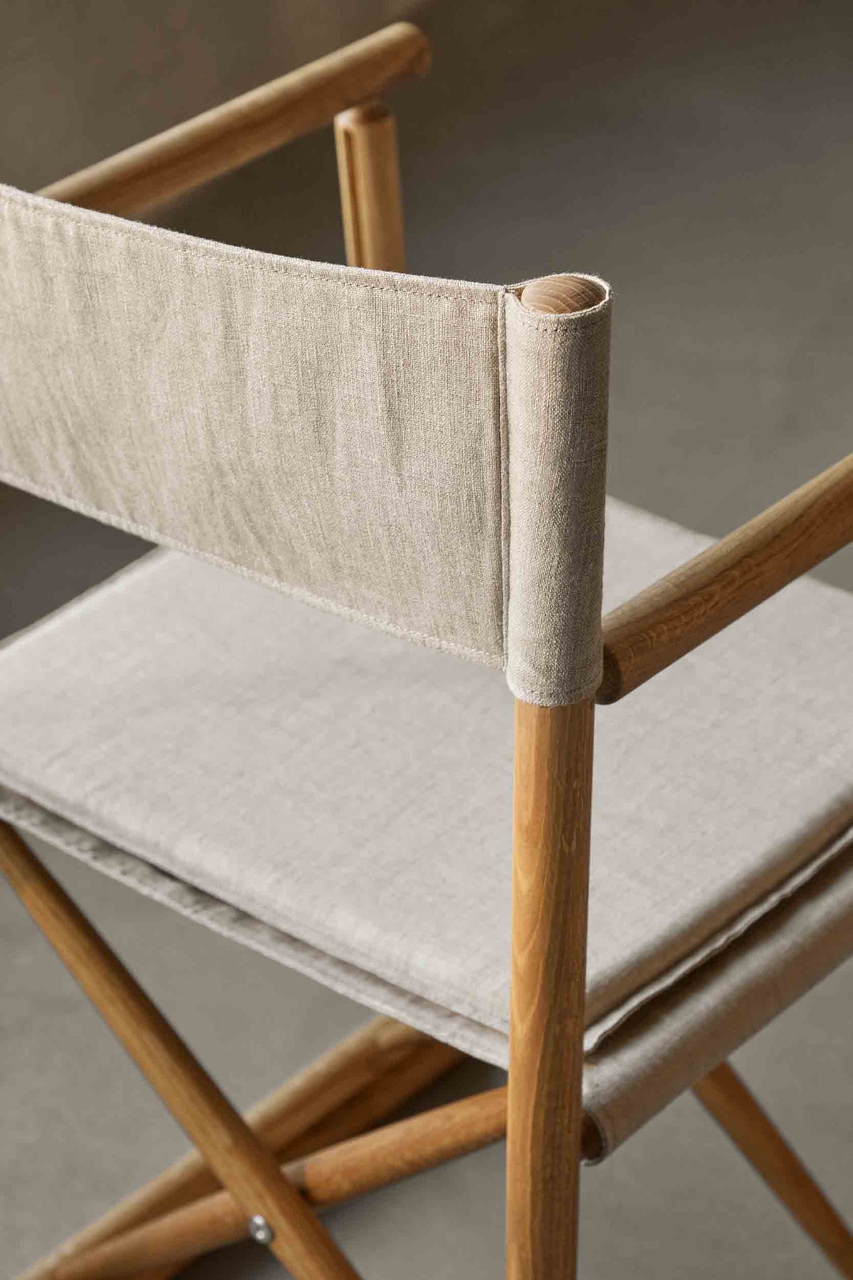 J138 - Klappstuhl - Eiche - Leinen - Beige - Lifestyle 3