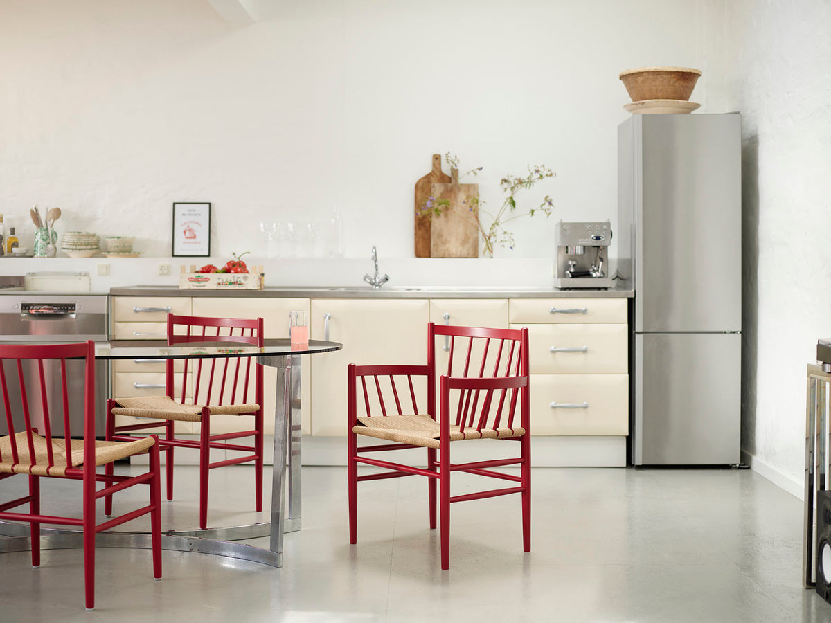 J80 - Stuhl - Buche - Ruby Red - Lifestyle 2