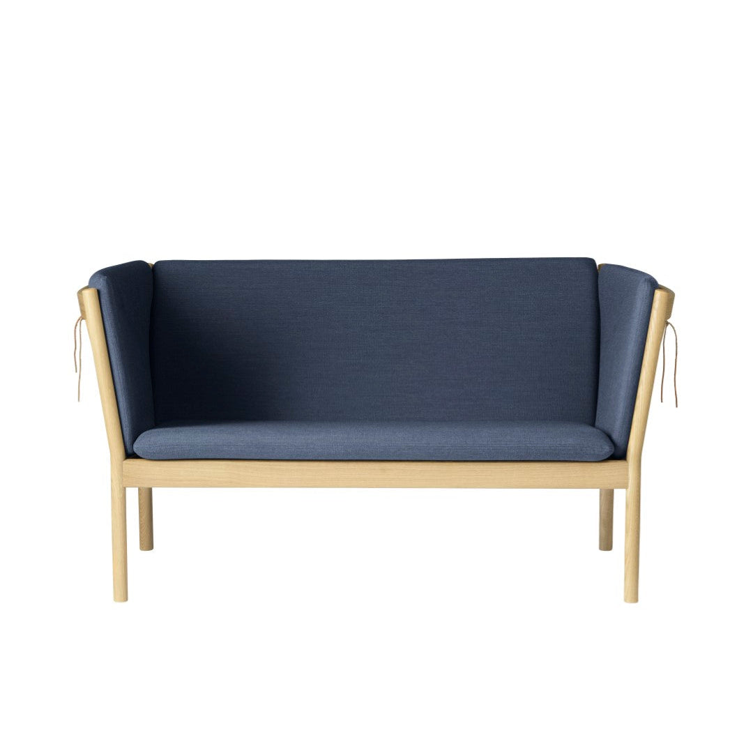 J148 2 personers sofa i Eg Dark Blue (4125) af Erik Ole Jørgensen
