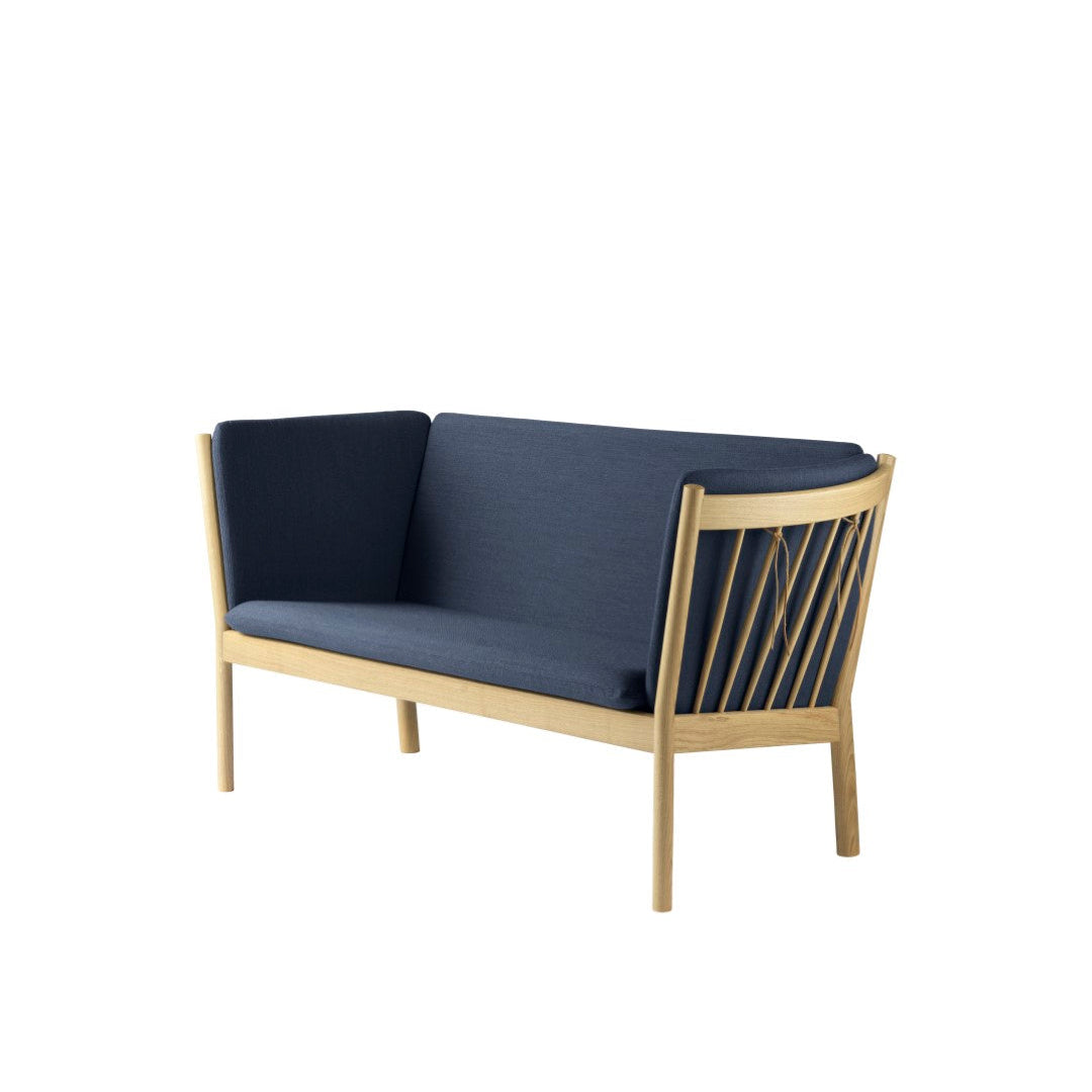 J148 2 personers sofa i Eg Dark Blue (4125) af Erik Ole Jørgensen