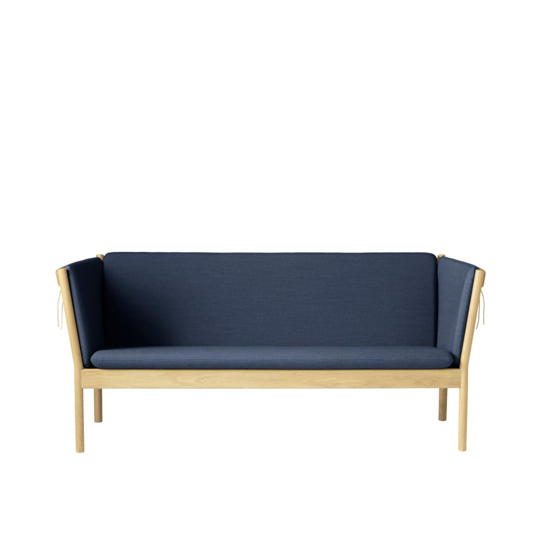 J149 3 personers sofa i Eg Dark Blue (4125) af Erik Ole Jørgensen